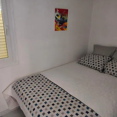 T2 Confortable, 4/5 Pers, Grazel, Parking Privé - Fr-1-796-86 * Gruissan